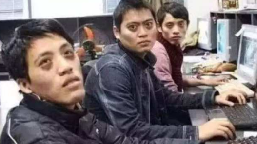 每月工资才4万,阿里巴巴程序员集体装逼,无数
