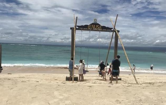 杨颖演一部毁一部,网友大骂:滚出演艺圈吧,求求