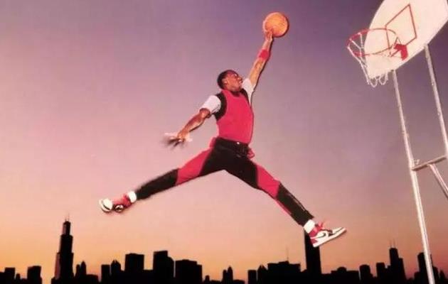 潮流!哥哥,我可以踩在你的AJ上亲你吗?