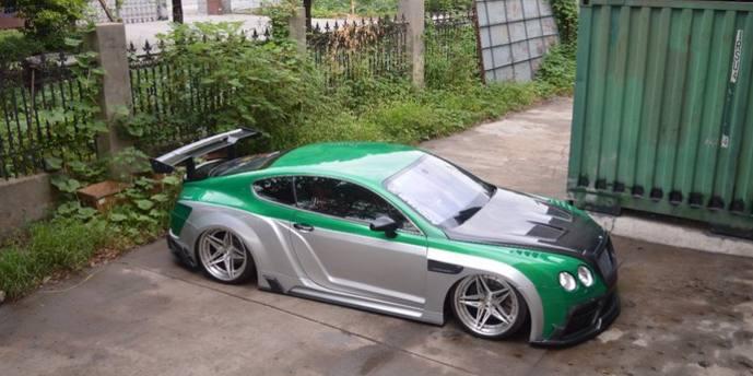 富二代爆改350万宾利欧陆, 造型比GTR还夸张, 连缓冲带都过不了!