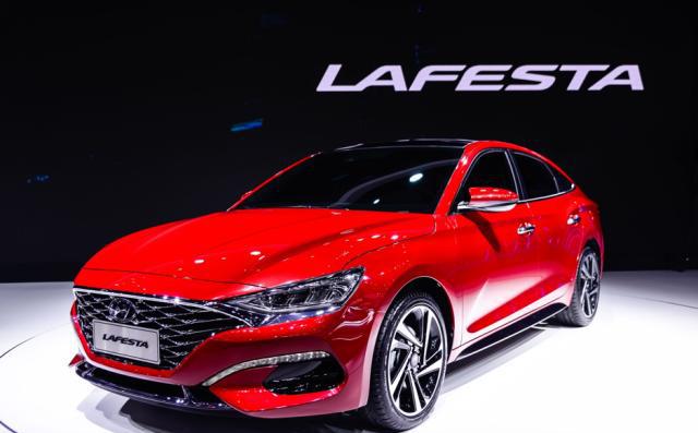 北京现代高性能轿跑LAFESTA发布，颜值爆表，比大众CC更划算！