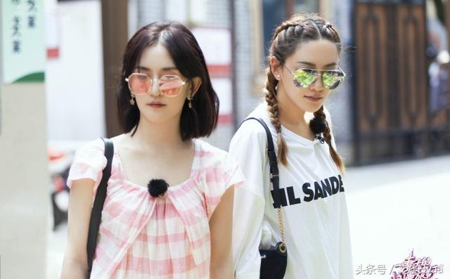 应采儿《妻子的浪漫旅行》私服,T恤麻花辫,犹