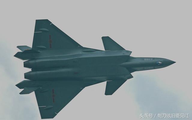 歼20重型隐形战斗机和歼31中型隐形战斗机哪款飞机上舰航母大猜想