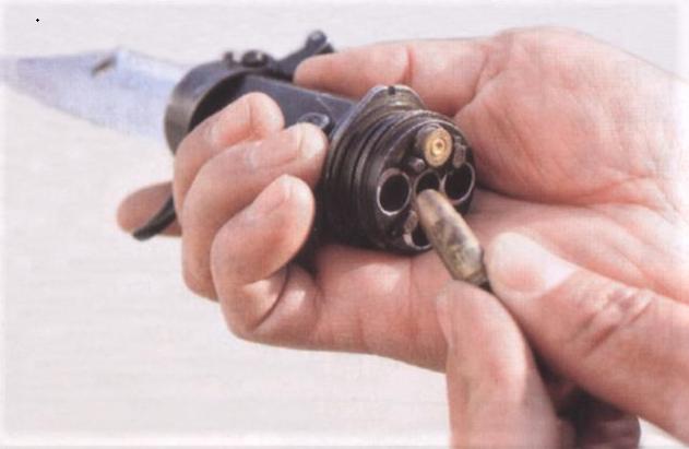 中国特种兵最强冷兵器:十字弓弩最变态,一箭