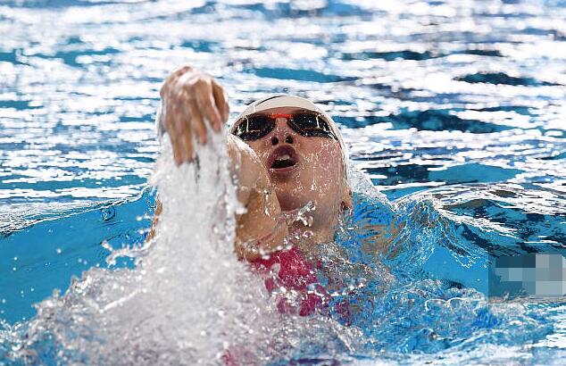 傅园慧100米仰卫冕冠军失败,只拿到第4!请正确