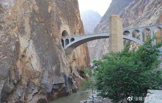 在修建怒江大桥时,很多战士因此而牺牲了生命