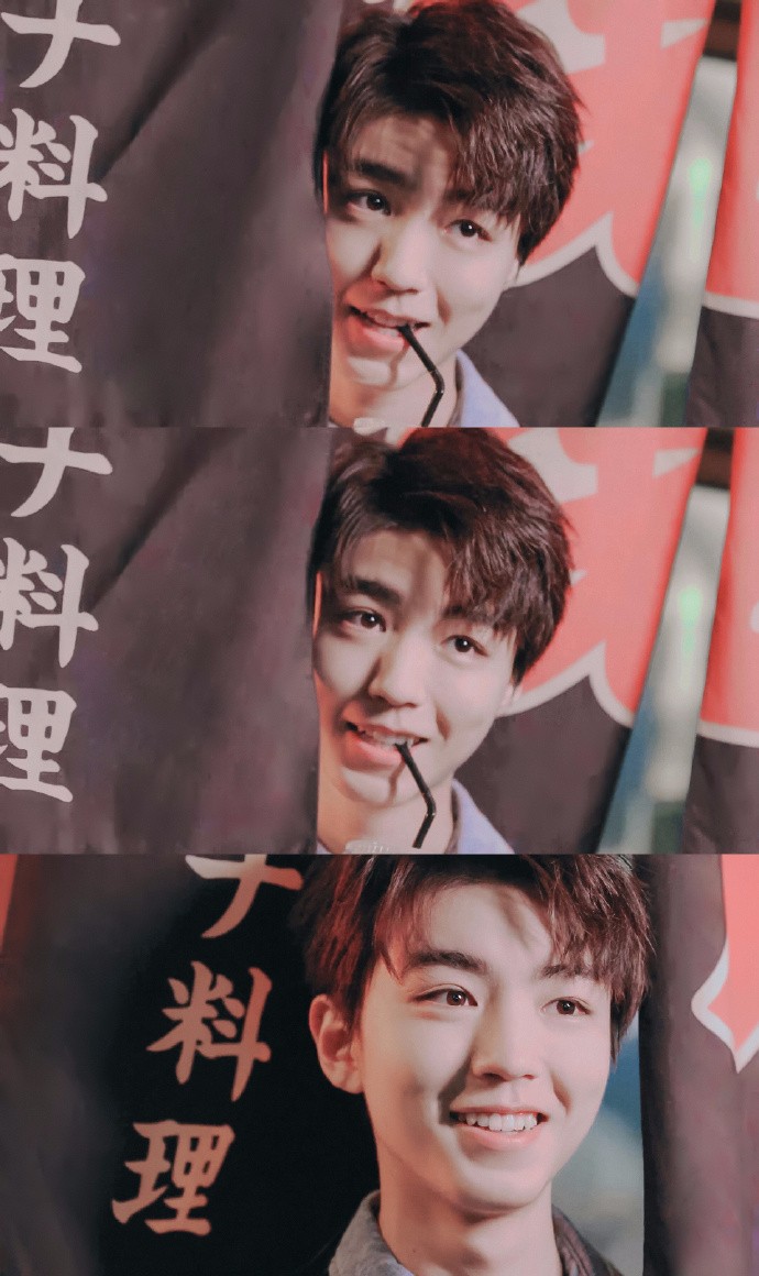 王俊凯日本餐厅街拍 温柔的眼神让人不敢直视