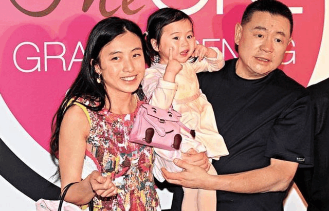 9岁时, 她已身价10亿, 老爸独爱迈巴赫