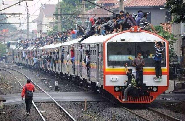 在印度人眼里中国很穷, 在中国人眼里印度全靠