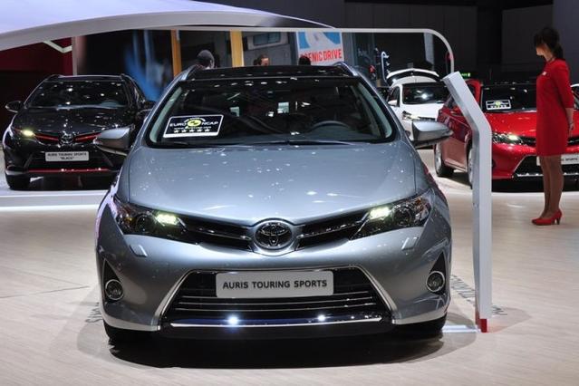 两厢版卡罗拉帅到掉渣，引入国内又是一爆款，再也看不上飞度了