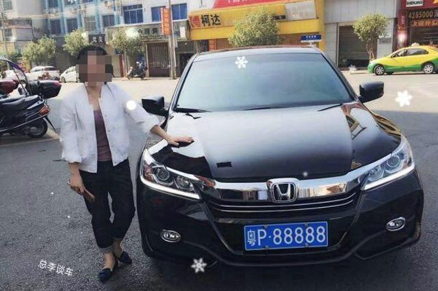 广东最牛的自选车牌，三辆裸车不值70万，车牌都价值百万