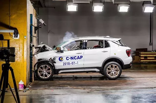 领克被曝C-NCAP碰撞测试使用大量“改制件”，五星+成绩竟造假