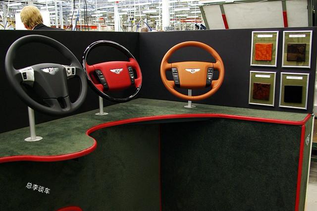 宾利40元买个方向盘套，很接地气，不知道宾利工匠看到怎么想