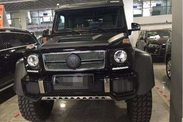 980万的镇店之宝，5年都没卖出去，无奈买就附送迈巴赫S级