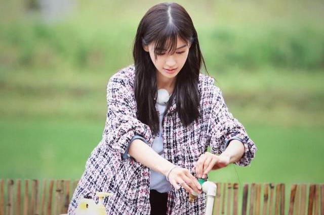 《向往的生活》Baby展现贤惠一面,进厨房下农