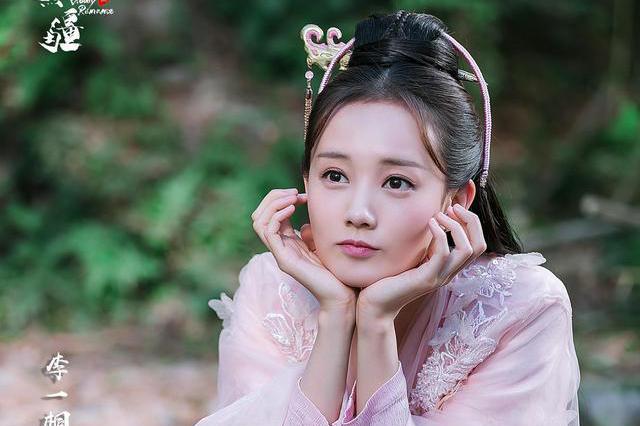 穿粉色的古装女神:躲过杨紫，躲过热巴，最后没躲过赵丽颖!