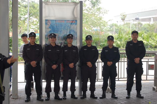 在深圳地铁当保安,一个月能挣多少钱?