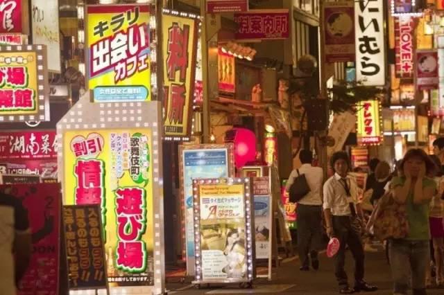 日本这条街一种服务不接待外国人,中国游客:很