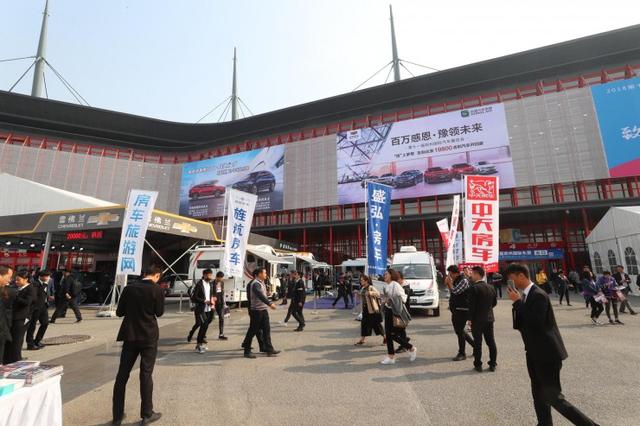郑州国际车展将迎观展高峰，跑完马拉松到车展盛弘房车现场歇歇吧