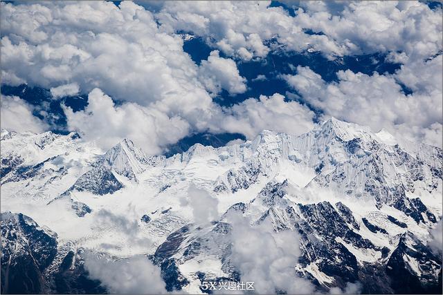 记一次拉萨飞成都的真人天上航拍