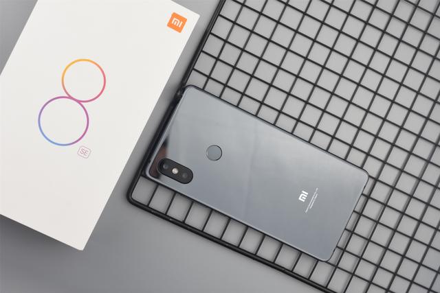 小米8SE:5.88寸全面屏骁龙710 仅1799元仍需