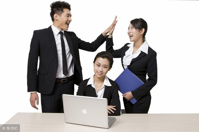 年薪10以上的都是做什么工作的?网友:三份工作