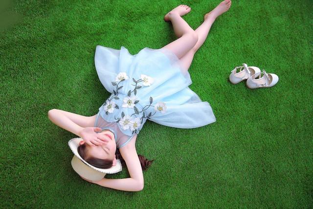 6岁男孩喜欢穿裙子,还学女孩说话,医生说问题