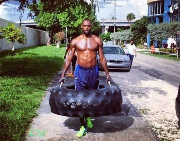 人类身体素质巅峰!詹姆斯生涯仅经历一次手术