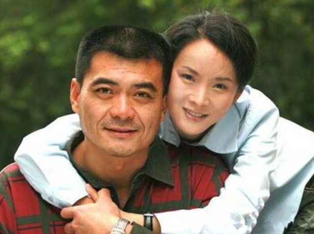 离婚后王新军娶了"影后"秦海璐,唐静也嫁给了一个小她近10岁的小鲜肉.