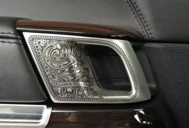 这款路虎卖1千多万, 全球限量50台, 还赠送两把百万猎枪