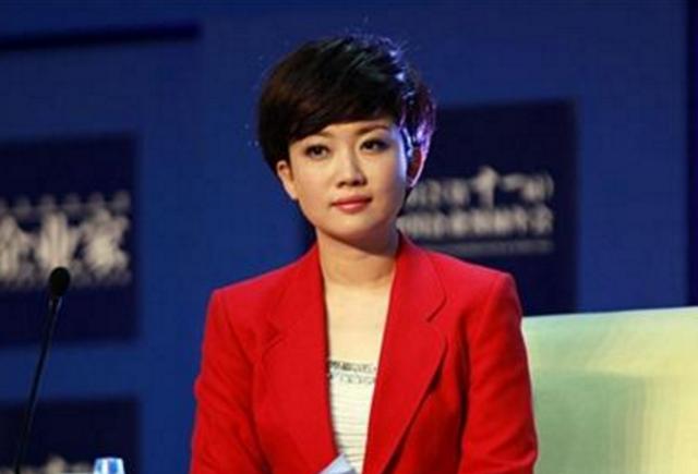 央视第一美女主持人，代表了中国女人的形象，40岁至今未嫁！