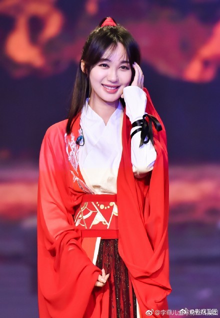 李菲儿这腰真的没谁了,《跨界歌王》不服别的,就服她的腰!