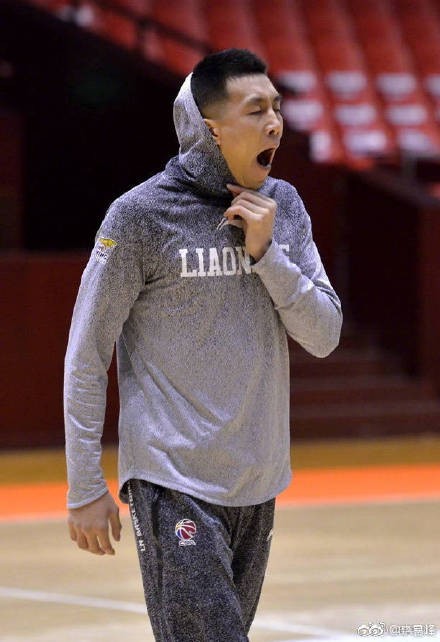 郭艾伦缺席男篮世预赛而备受质疑 李易峰力挺郭艾伦