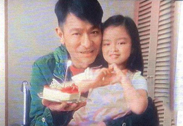 同是天王孩子,刘德华女儿和张学友女儿,这差距一目了然