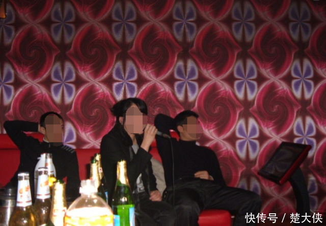 女子KTV喝醉酒,被男子带进厕所半个小时,男子