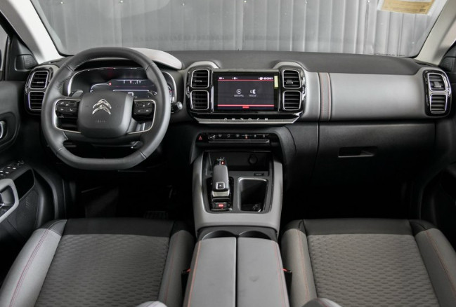 外观颜值丝毫不输百万路虎,1,6T,6AT只要13万