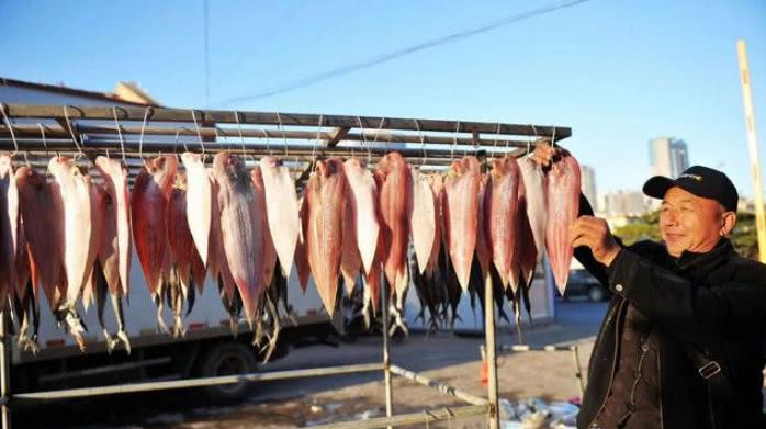 又到一年鱼干飘香时 老渔民幸福的回忆 游客风味的美食