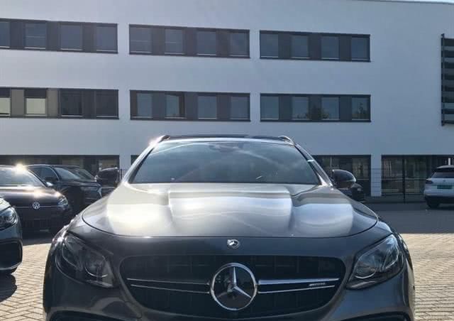 旅行版-奔驰E63s AMG就是漂亮,内饰科技感强