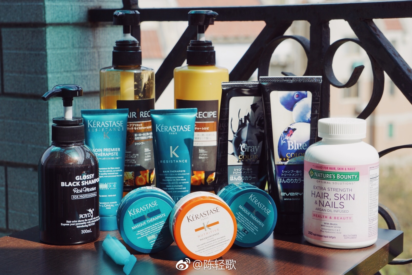 去年漂头发换了好几次颜色,漂头容易,护理起来