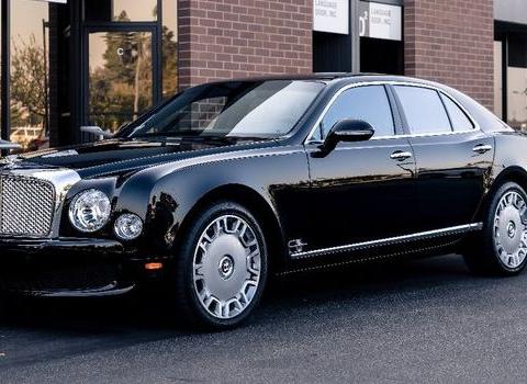 迈巴赫S680售价308万再加价100万才能提车 操控比得过宾利慕尚？