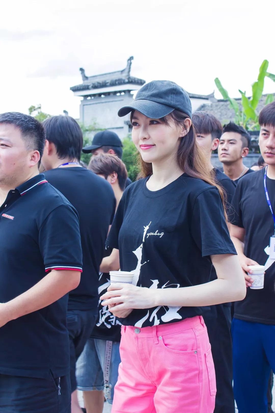 《无名侦探》横店开机 吴秀波唐嫣亲密互动