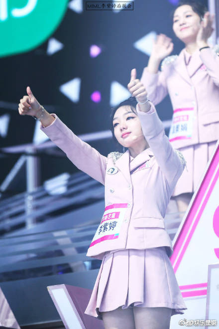 李紫婷发了合照,后改成了单人照,泰国妹子中文