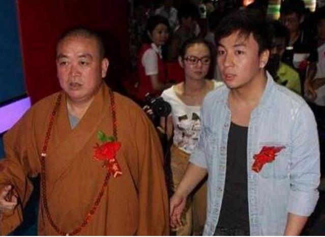 低调了25年,释小龙家庭背景首曝光,爸妈身份说