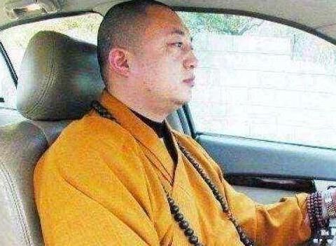 嘴上说着四大皆空，却开着奥迪Q7，手机用苹果，被曝有30亿资产