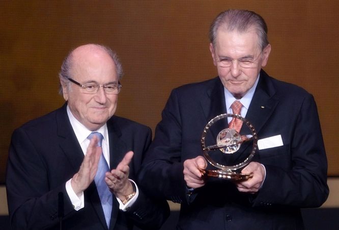 凭啥?在亚运会上,足球要受到年龄限制,而篮球