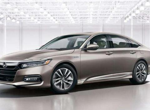 2018款雅阁刚到店，看到宽敞的后排和LED尾灯不再考虑迈腾