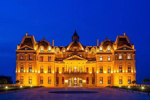 《西虹市首富》中城堡潮湿霉味,郭亮村收费12