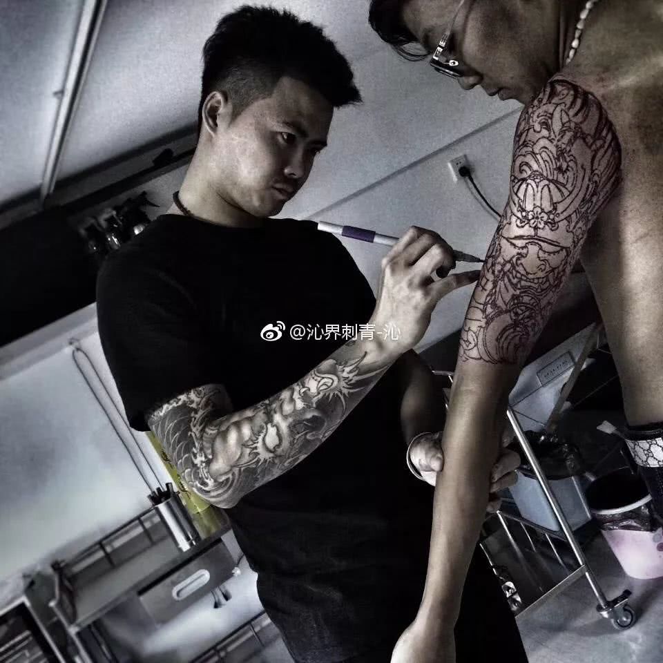 我和乌鲁木齐的纹身师们聊了一些禁忌话题