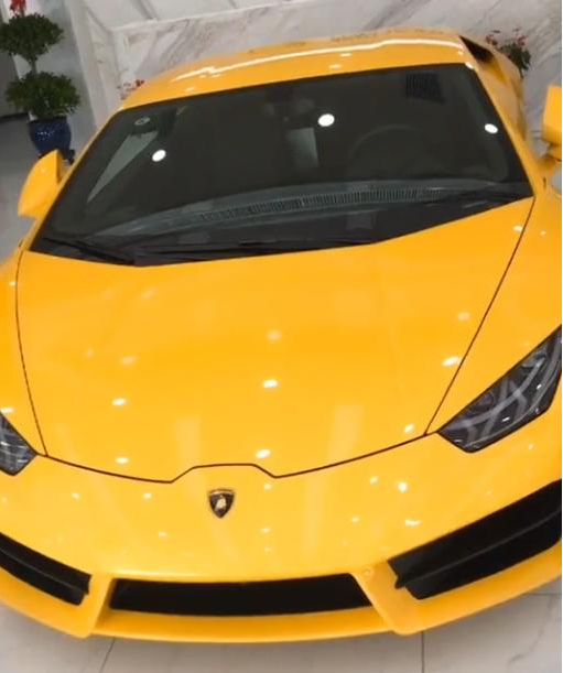 抖音女孩秀嫁妆找男友,豪车太抢眼,引百万网友