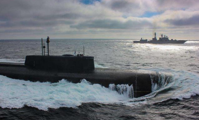 潜艇携导弹能打多远?美国1.2万公里,俄罗斯1万